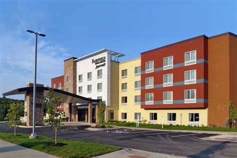 Fairfield Inn And Suites Decorah Decorah Ia Hotels Tourist Class