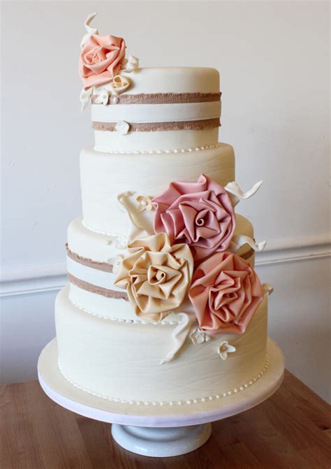 30 amazing beach wedding cakes. Divine Wedding Cakes For Your Big Day - MODwedding | Big ...