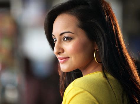 Get other latest updates via a notification on our mobile app available on android and itunes. Sonakshi Sinha Desktop | Full HD Pictures
