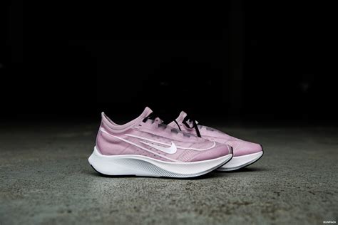 After enjoying the original nike zoom fly, i wasn't sure if i would ever get around to doing a nike zoom fly 3 review. Nike Zoom Fly 3 à plaque carbone - Test complet et avis ...