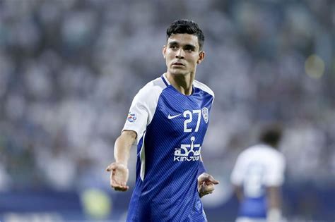 كشف أمير مرتضى منصور المشرف العام على فريق الكرة بنادي الزمالك عن وصول المغربي أشرف بن شرقي مهاجم الفريق الي القاهرة غدا الإثنين، موضحا أنه علي تواصل معه بشكل دائم ويطمئن عليه مشددا على أنه بخير. صورة.. أشرف بن شرقي يصل القاهرة لبدء رحلته مع الزمالك - بطولات