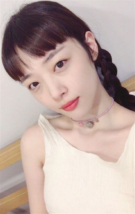 sulli is back with a new selca