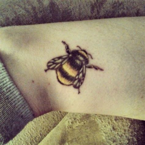 Realistic Queen Bee Tattoo Designs Tattoo Design