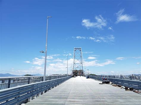 Ponte Hercílio Luz em Florianópolis começa a receber iluminação