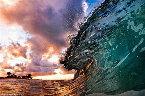 Inside The Stunning Waves Of Hawaii Pair Of Photographers