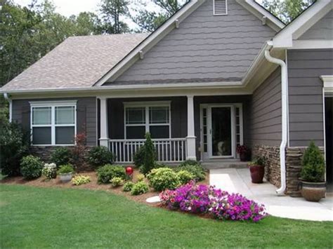 The right front yard landscaping can accentuate any house, especially one with the simple lines of a classic ranch. Landscaping Ideas For Raised Ranch Style Homes — Randolph ...