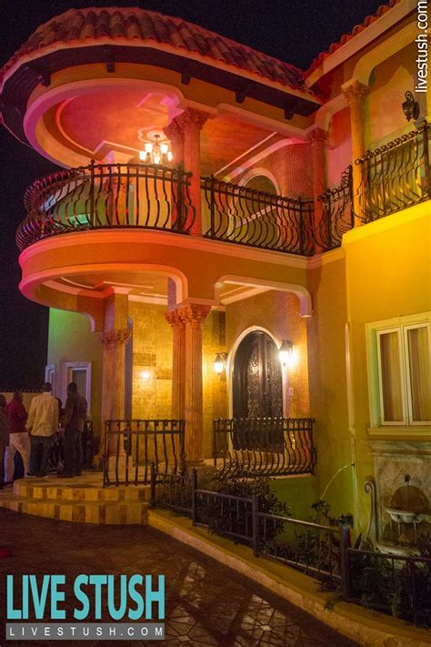 Chris gayle house and cars. Chris Gayle celebrates 100 test matches in fine style