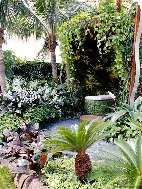 Commercial tropical backyard are ideal for people who want to set up their kids' game business at places where there are no playgrounds since they deliver a realistic playground feeling. Top Tropical Backyard Garden Ideas - Stylendesigns