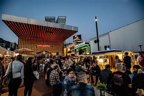 der st pauli nachtmarkt auf dem spielbudenplatz hamburg guide