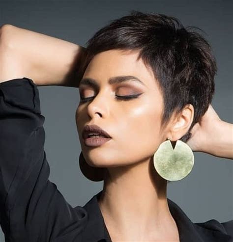 70 Best Short Pixie Haircut And Color Design For Cool Woman Thick
