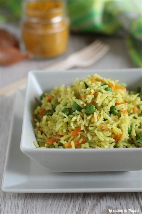 Arricchito con piselli, porri e peperoncino, il riso al curry è una ricetta facile e veloce da preparare, sia per un pranzo dell'ultimo minuto che per una cena a tema. Riso basmati al curry con verdure | La cucina di Reginé