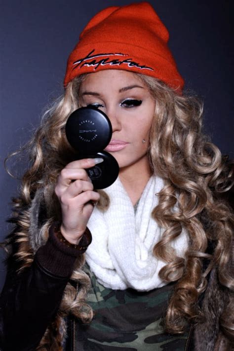 Amanda Bynes Has Cheek Piercing In Drastic Makeover