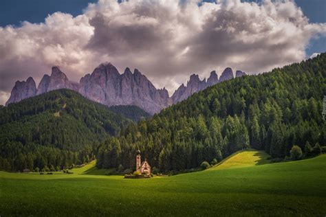 Włochy Dolina Val Di Funes Kościół św Jana Dolomity Góry Las