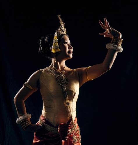 Cambodian Traditional Dancer Aspara Dance In 2020 Dance Photography