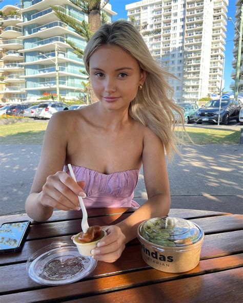 Chelsea Mayer Style, Clothes, Outfits and Fashion• Page 2 of 3 • CelebMafia