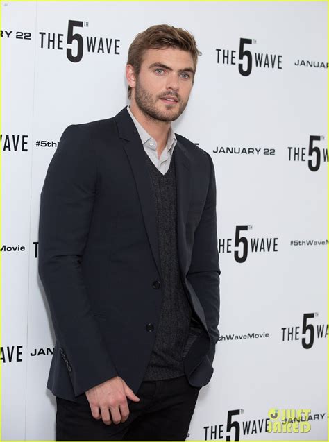 Chloe Moretz And Alex Roe Bring The 5th Wave To London Photo 3557170
