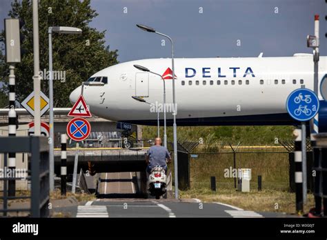 Amsterdam Schiphol Airport Delta Air Lines Airbus A330 323 Jet On