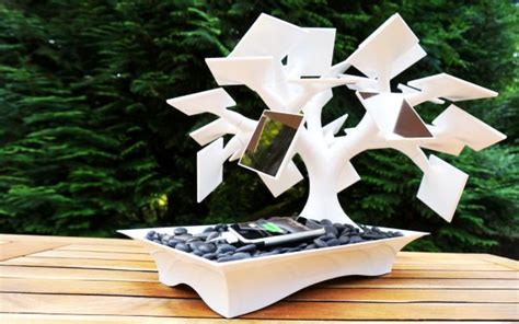 Electree Bonsai Shaped Solar Powered Charger For Gadgets