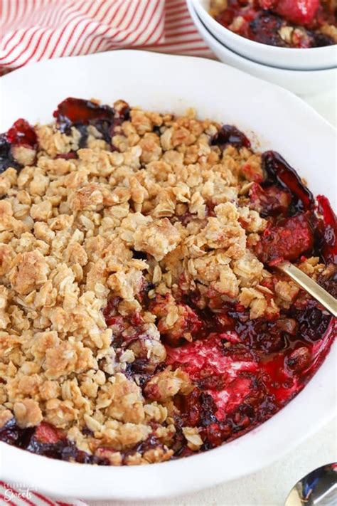 This Easy Berry Crisp Is Made With Fresh Or Frozen Berries Topped With