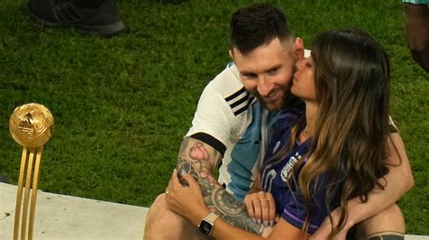 Los Gestos De Amor De Messi Y Antonela Roccuzzo Tras La Victoria De