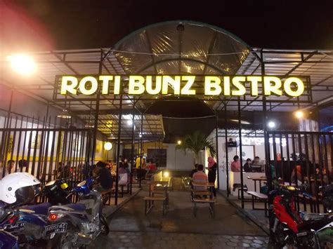 Akhlak adalah budi pekerti atau kelakuan. Inilah Perbedaan Bistro, Cafe, dan Eatery | Wisata Malang