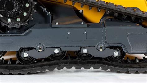 Deere Debuts Anti Vibration Undercarriage System On The 333g