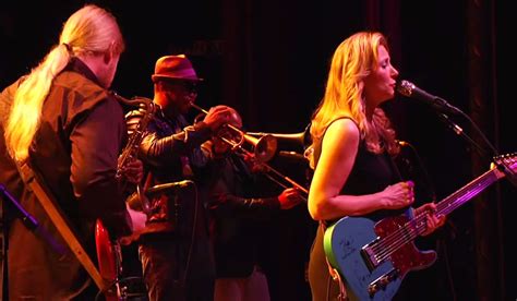 Watch Tedeschi Trucks Band Perform Everybodys Talkin Live In 2012 Couch Seats