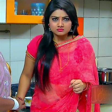Priyanka Nalkari Hot Saree Navel Show Roja Serial Caps