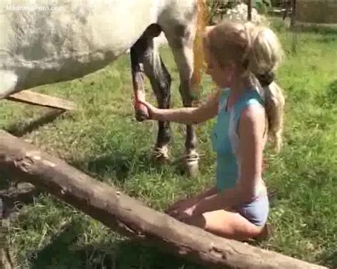 Fuck Hungry Australian Girl Enjoys Engulfing And Masturbating Horse