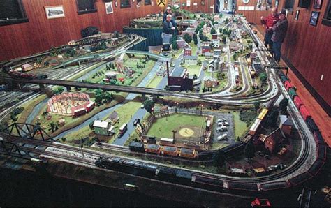 O Scale Toy Train Layouts