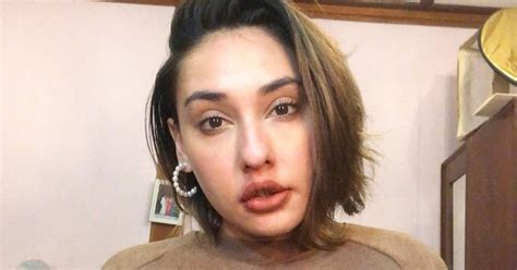 Zarina berkahwin dengan elyas di pejabat agama islam daerah seremban, negeri sembilan selepas empat tahun bergelar ibu tunggal. "Ini Pilihan Kami Sendiri" - Zarina Anjoulie Jelas Punca ...