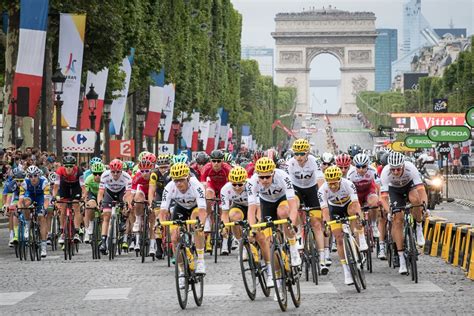 Tour de France 2017 The Finish in Paris Běhej srdcem