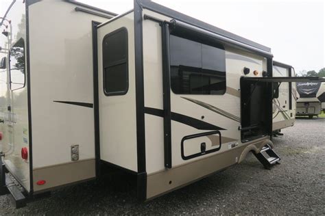 Used 2019 Rockwood Signature Ultra Lite 8332bs Overview Berryland