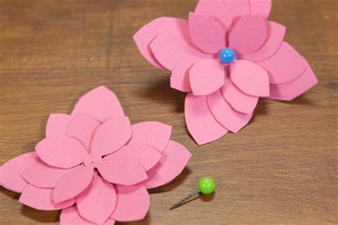 Fleurs en papier cartonné : étape 2