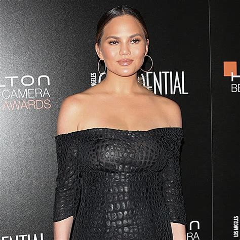 19 Reasons Why Chrissy Teigen Is The Most Relatable Celebrity Mom Slice