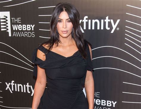 kim kardashian promises endless naked selfies at 2016 webbys