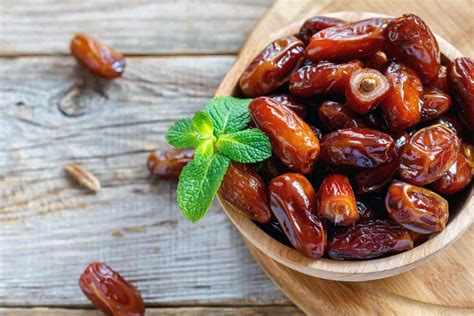 26 Different Types Of Dates Plus Benefits Of Eating Them