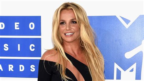 Britney Spears Shares Sexy Topless Photo Following Lifetimes Britney Ever After Biopic