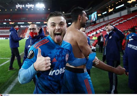 «νίκη και να κρατήσουμε το μηδέν». Αϊντχόφεν - Ολυμπιακός: Οι έξαλλοι πανηγυρισμοί Μαρτίνς ...