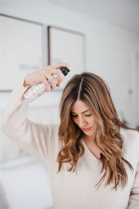 how to use dry shampoo and the best dry shampoo ever lauren mcbride best dry shampoo using