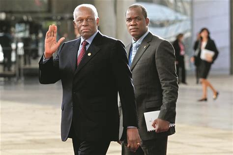 Angola José Eduardo Dos Santos Confirma Renúncia à Presidência