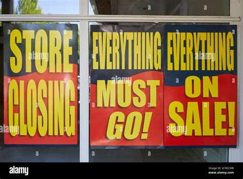 Store Closing Banner Hi Res Stock Photography And Images Alamy