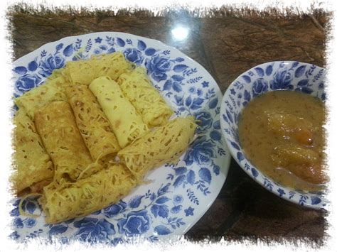 Roti yang ada di kedai ini cukup unik, yakni memiliki warna yang beraneka ragam. Roti Jala Kuah Durian.. | ..i heart us..