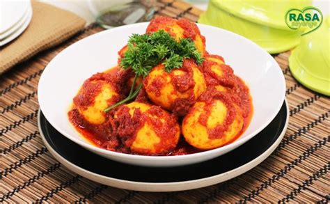 Sajian ikan tongkol goreng sambal balado adalah salah satu menu hidangan utama yang enak dan sedap. resep dari