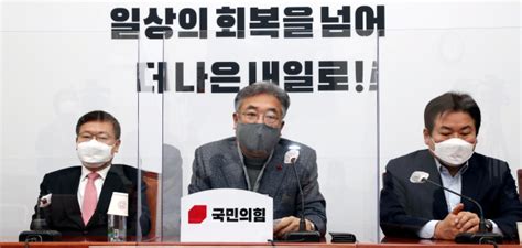 오세훈 국민의힘 서울시장 후보, 기독교계 방문. 국민의힘 서울시장·부산시장 후보 1차 컷 오프 명단 공개