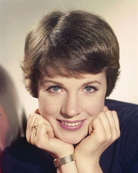 20 Wonderful Color Photographs Of A Young And Beautiful Julie Andrews