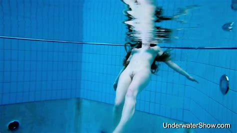 Sexy Girl Shows Magnificent Young Body Underwater Eporner