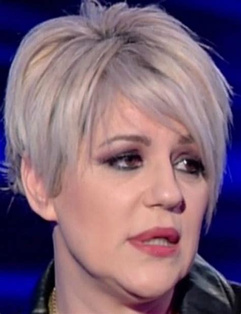 Dopo le accuse di alcuni cantanti non scelti, nella giornata di ieri è arrivata una. Manuela Villa da Diaco racconta il dramma della sua ...
