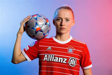Lea Sch Ller Extends With Bayern Munich Frauen Until Bavarian