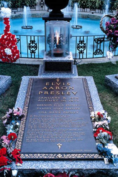 After elvis presley's death at graceland on august 16, 1977, his will appointed his father, vernon presley, executor and trustee. Gedenken an den King of Rock'n'Roll | Elvis-Memories